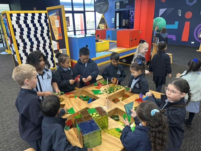 Excursion to the University of Wollongong energy program.